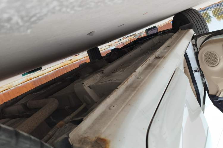 Used Soueast V6 Lingshi 2013 1.5L Manual Comfort Edition Left Side Sill