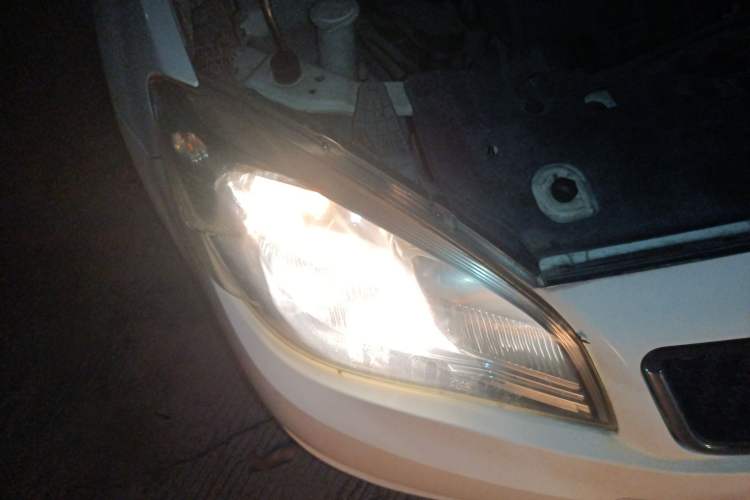 Used Soueast V6 Lingshi 2013 1.5L CVT Luxury Edition Right Front Headlight