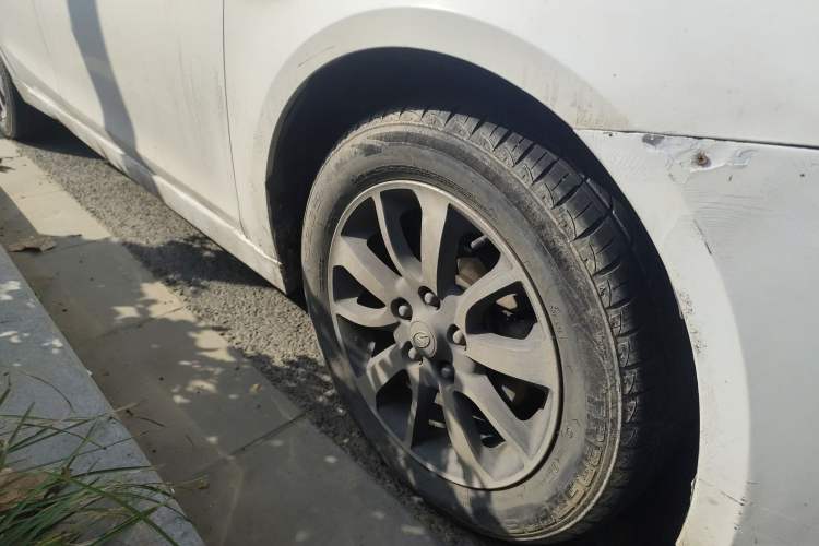 Used Soueast V6 Lingshi 2013 1.5L Manual Comfort Edition Right Front Wheel Hub
