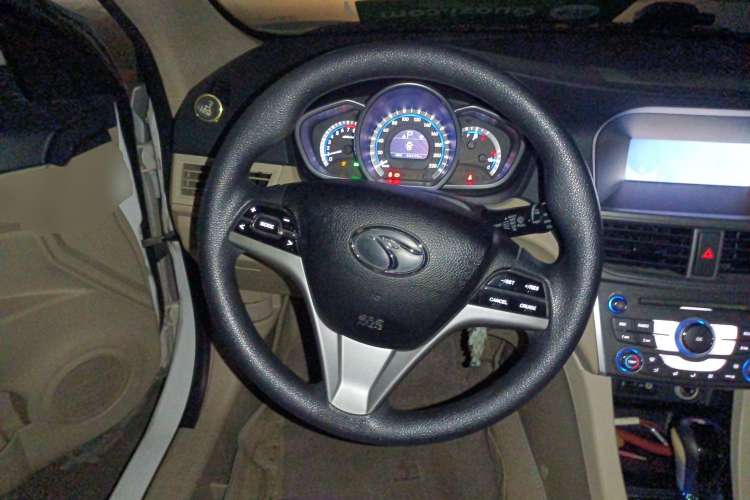 Used Soueast V6 Lingshi 2013 1.5L CVT Luxury Edition Steering Wheel