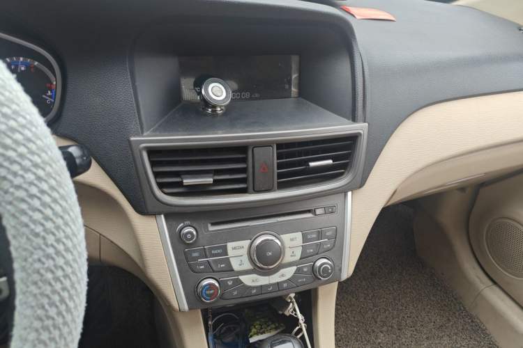 Used Soueast V6 Lingshi 2013 1.5L CVT Standard Edition Audio And AC Panel