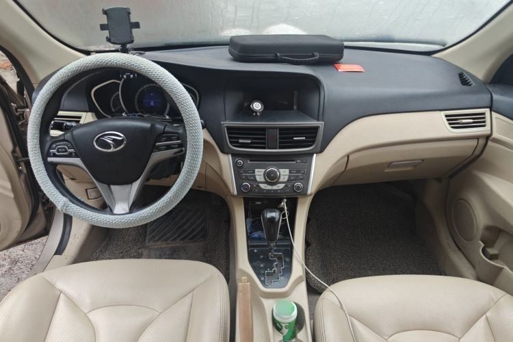 Used Soueast V6 Lingshi 2013 1.5L CVT Standard Edition Center Console