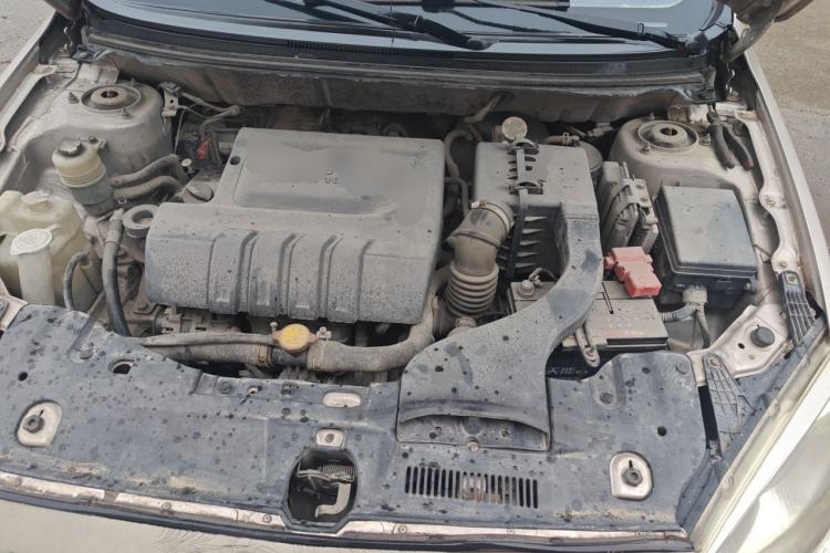 Used Soueast V6 Lingshi 2013 1.5L CVT Standard Edition Engine Bay