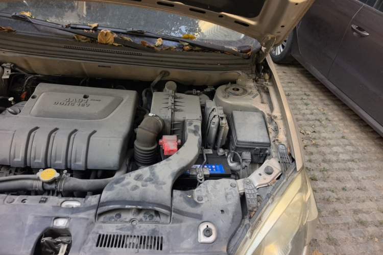 Used Soueast V6 Lingshi 2013 1.5L CVT Flagship Edition Engine Bay Left