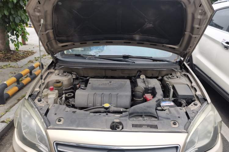 Used Soueast V6 Lingshi 2013 1.5L Manual Standard Edition Engine Bay