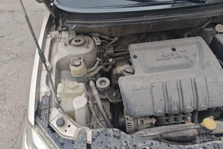 Used Soueast V6 Lingshi 2013 1.5L CVT Standard Edition Engine Bay Right