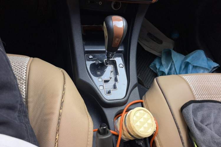 Used Soueast V6 Lingshi 2013 1.5L CVT Flagship Edition Gear Lever