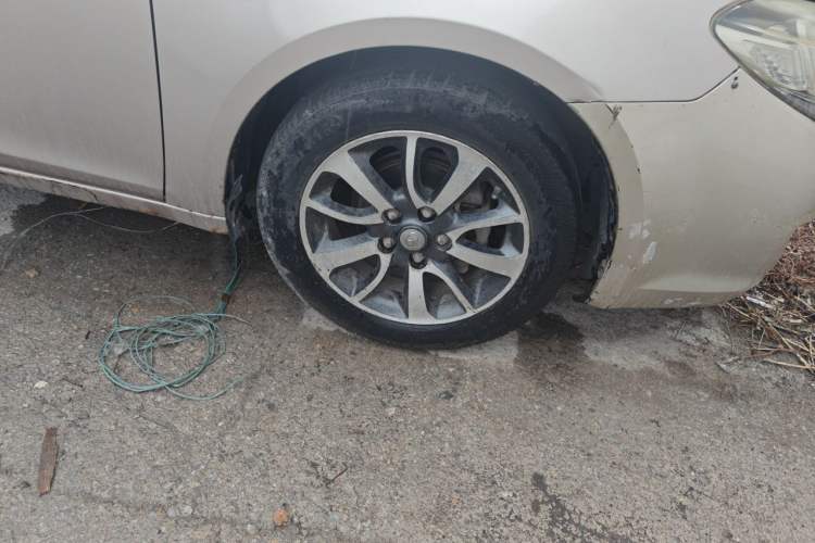 Used Soueast V6 Lingshi 2013 1.5L CVT Standard Edition Right Front Wheel Hub