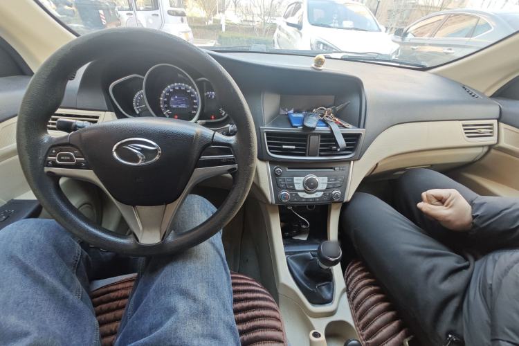 Used Soueast V6 Lingshi 2014 1.5L Manual Luxury Edition for Women Center Console