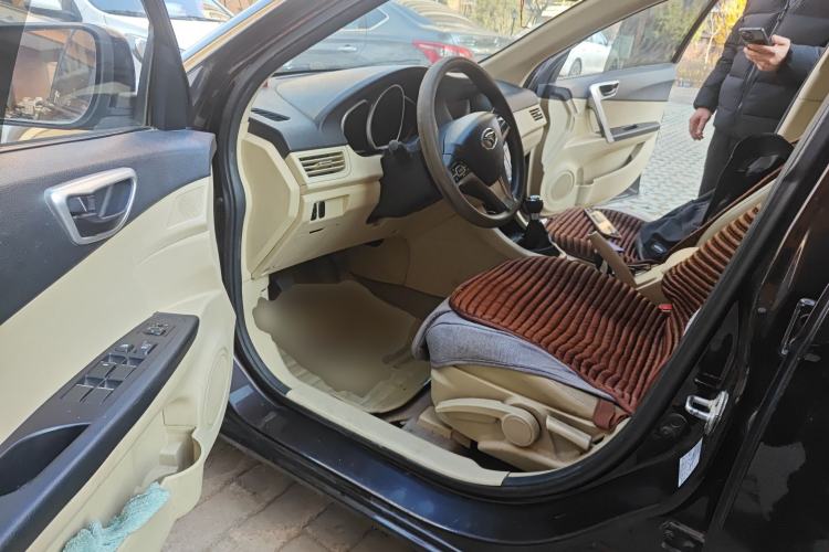 Used Soueast V6 Lingshi 2014 1.5L Manual Luxury Edition for Women Driver Seat