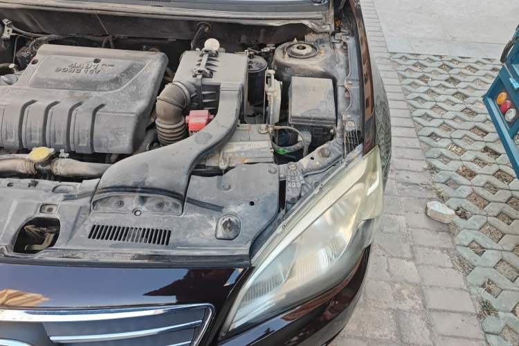 Used Soueast V6 Lingshi 2014 1.5L Manual Luxury Edition for Women Engine Bay Left