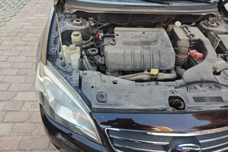 Used Soueast V6 Lingshi 2014 1.5L Manual Luxury Edition for Women Engine Bay Right