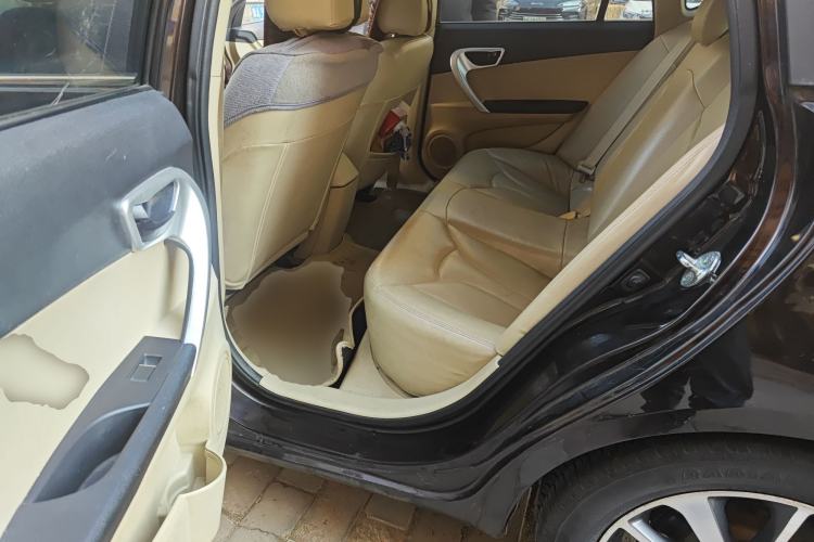 Used Soueast V6 Lingshi 2014 1.5L Manual Luxury Edition for Women Left Rear Seat