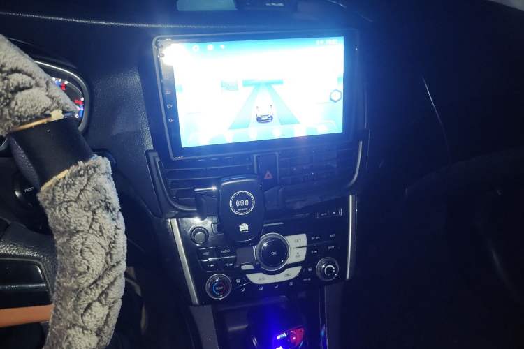 Used Soueast V6 Lingshi 2014 1.5L Manual Luxury Edition for Women Audio And AC Panel
