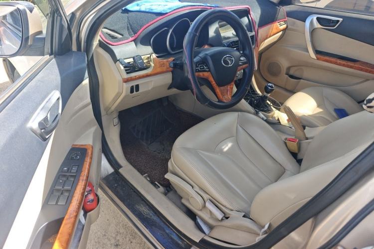 Used Soueast V6 Lingshi 2014 1.5L Manual Luxury Edition for Women Driver Seat