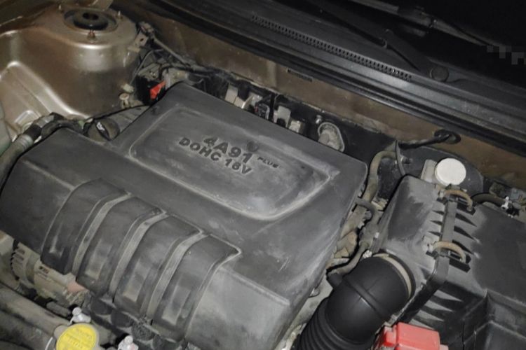 Used Soueast V6 Lingshi 2014 1.5L Manual Luxury Edition for Women Engine Bay Left