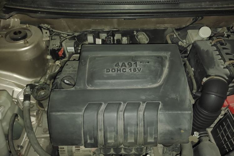 Used Soueast V6 Lingshi 2014 1.5L Manual Luxury Edition for Women Engine Bay
