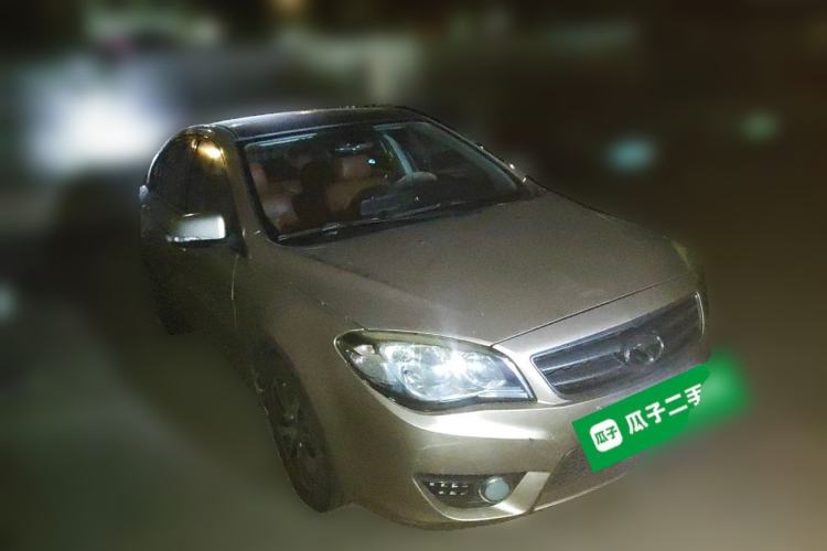 Used Soueast V6 Lingshi 2014 1.5L Manual Luxury Edition for Women Front Right 45 Deg