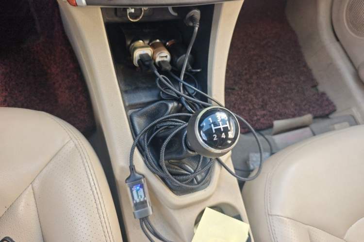 Used Soueast V6 Lingshi 2014 1.5L Manual Luxury Edition for Women Gear Lever