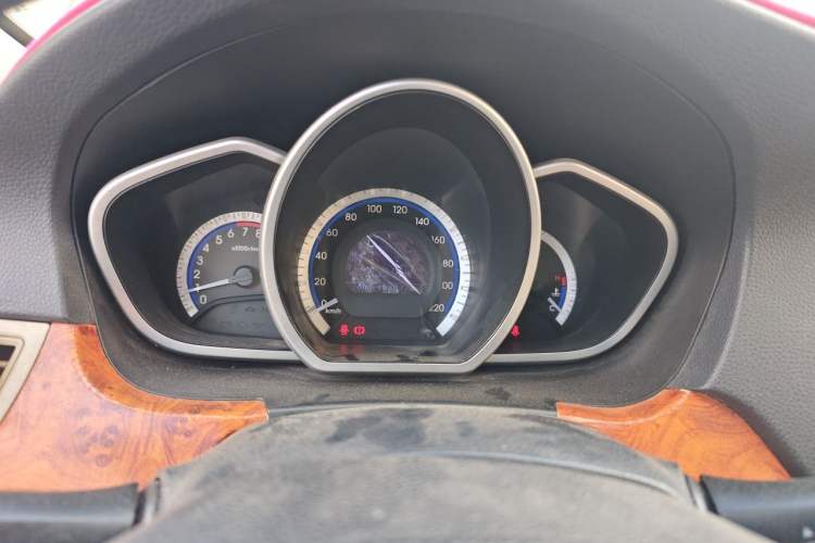 Used Soueast V6 Lingshi 2014 1.5L Manual Luxury Edition for Women Instrument Cluster