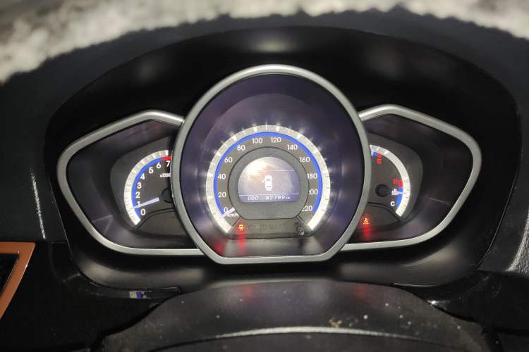 Used Soueast V6 Lingshi 2014 1.5L Manual Luxury Edition for Women Instrument Cluster