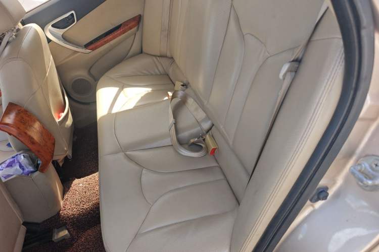 Used Soueast V6 Lingshi 2014 1.5L Manual Luxury Edition for Women Left Rear Seat