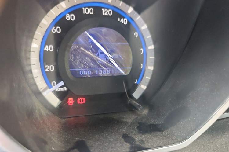 Used Soueast V6 Lingshi 2014 1.5L Manual Luxury Edition for Women Odometer Close Up