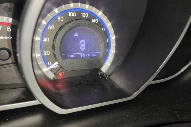 Used Soueast V6 Lingshi 2014 1.5L Manual Luxury Edition for Women Odometer Close Up