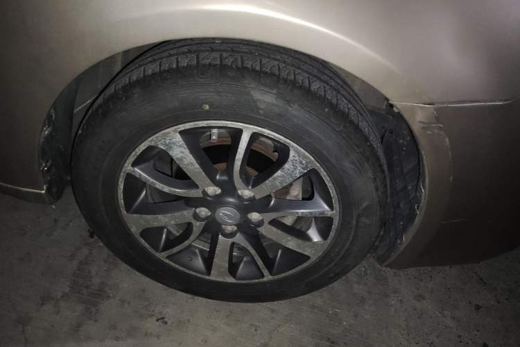 Used Soueast V6 Lingshi 2014 1.5L Manual Luxury Edition for Women Right Front Wheel Hub
