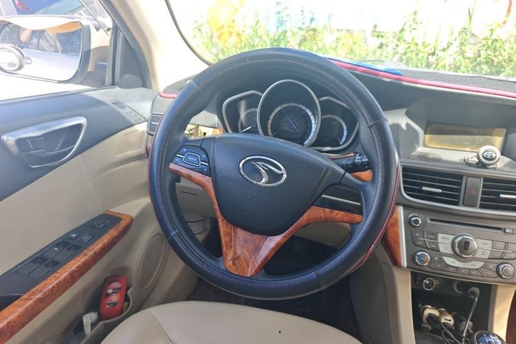 Used Soueast V6 Lingshi 2014 1.5L Manual Luxury Edition for Women Steering Wheel
