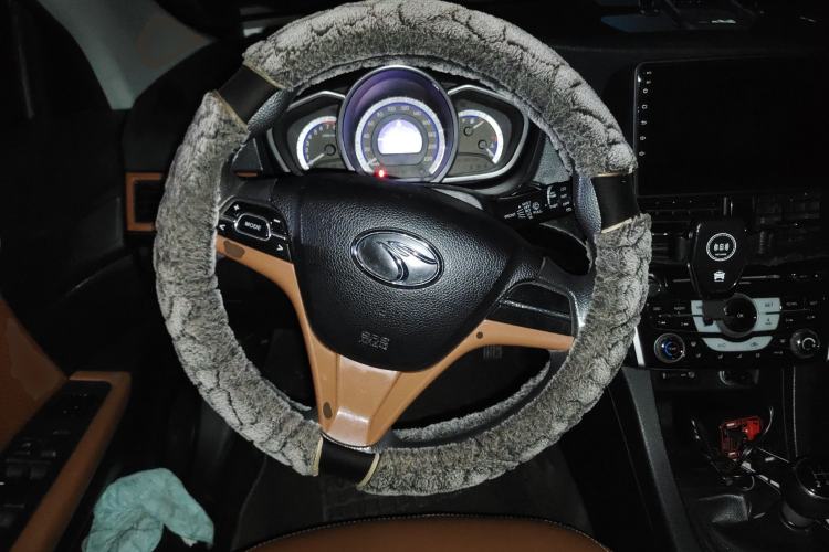 Used Soueast V6 Lingshi 2014 1.5L Manual Luxury Edition for Women Steering Wheel