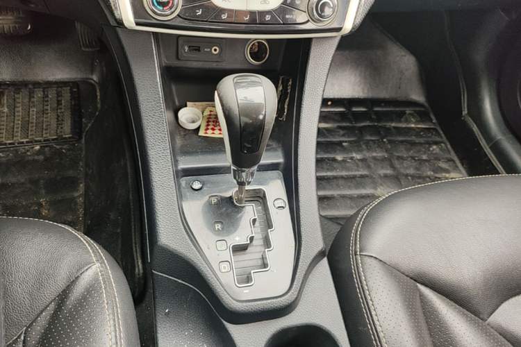 Used Soueast V6 Lingshi 2014 1.5T CVT Smart Control Version Gear Lever