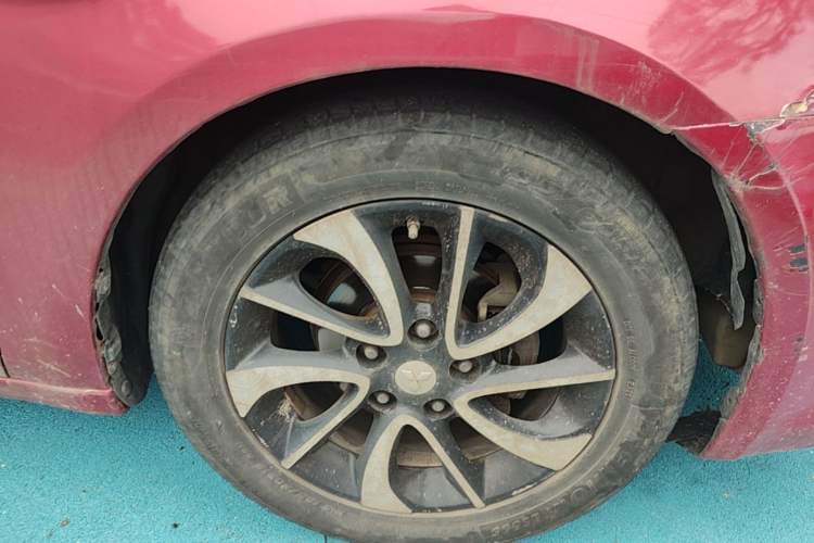 Used Soueast V6 Lingshi 2014 1.5T CVT Smart Control Version Right Front Wheel Hub