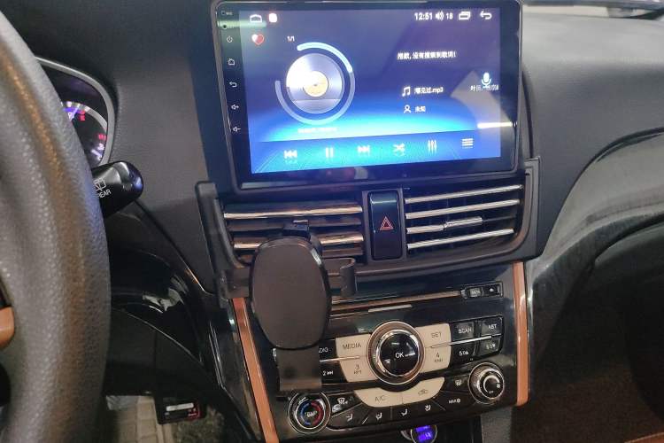 Used Soueast V6 Lingshi 2014 1.5L Manual Luxury Edition for Women Audio And AC Panel