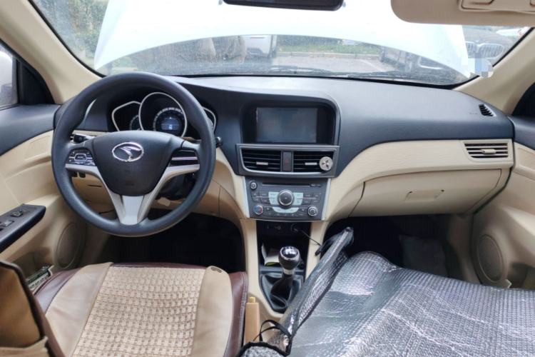 Used Soueast V6 Lingshi 2014 1.5L Manual Luxury Edition for Women Center Console