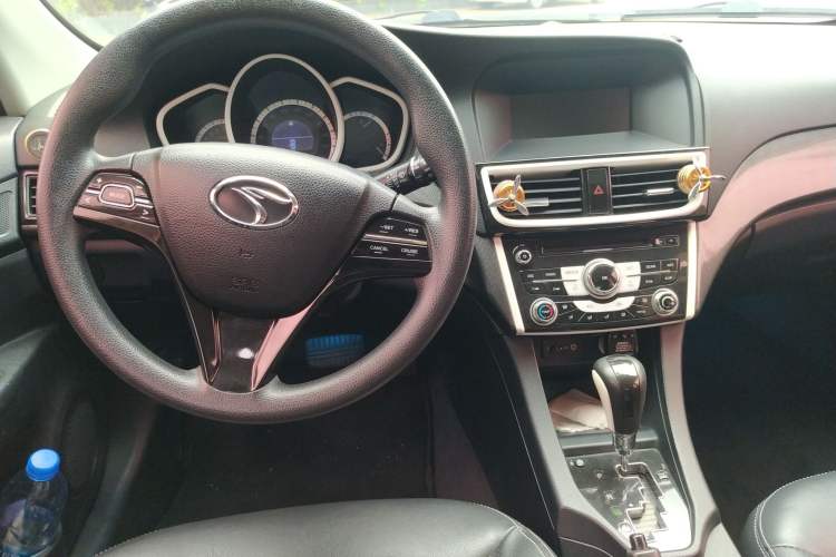Used Soueast V6 Lingshi 2014 1.5T CVT FunControl Edition Center Console