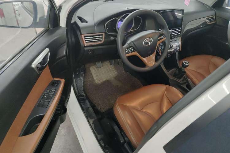 Used Soueast V6 Lingshi 2014 1.5L Manual Luxury Edition for Women Driver Seat