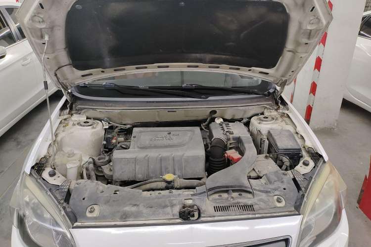 Used Soueast V6 Lingshi 2014 1.5L Manual Luxury Edition for Women Engine Bay