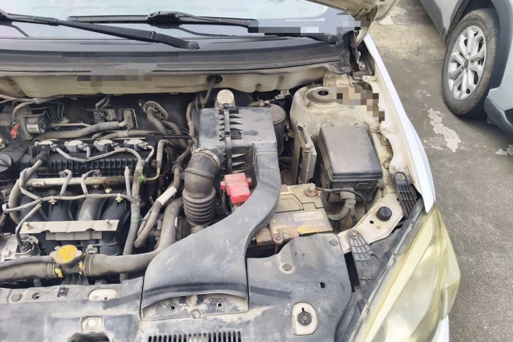 Used Soueast V6 Lingshi 2014 1.5L Manual Luxury Edition for Women Engine Bay Left