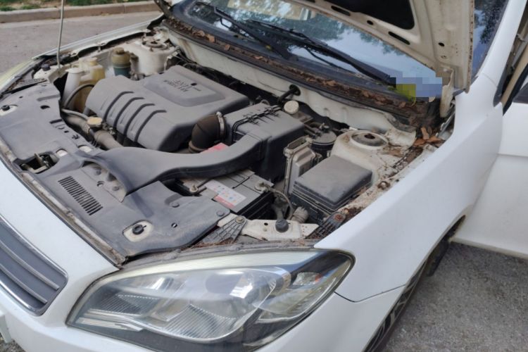 Used Soueast V6 Lingshi 2014 1.5L Manual Luxury Edition for Women Engine Bay Left