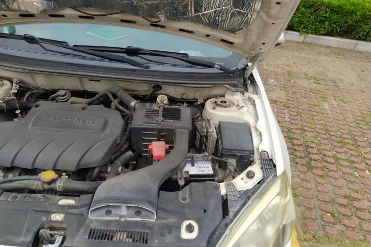 Used Soueast V6 Lingshi 2014 1.5T CVT FunControl Edition Engine Bay Left