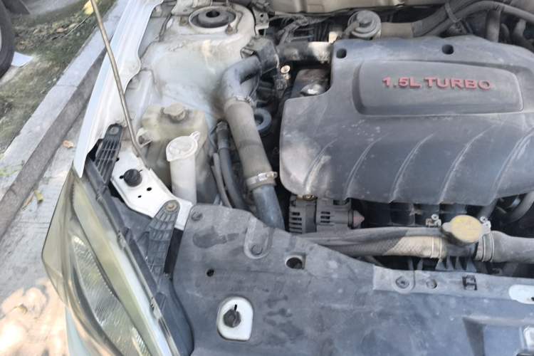 Used Soueast V6 Lingshi 2014 1.5T Manual Qukong Edition Engine Bay Right