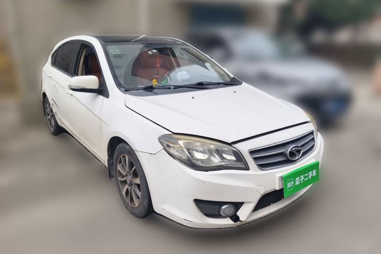 Used Soueast V6 Lingshi 2014 1.5L Manual Luxury Edition for Women Front Right 45 Deg