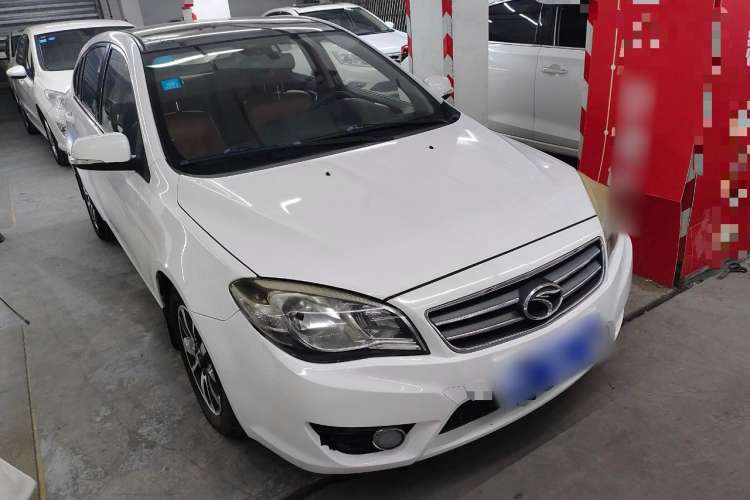 Used Soueast V6 Lingshi 2014 1.5L Manual Luxury Edition for Women Front Right 45 Deg