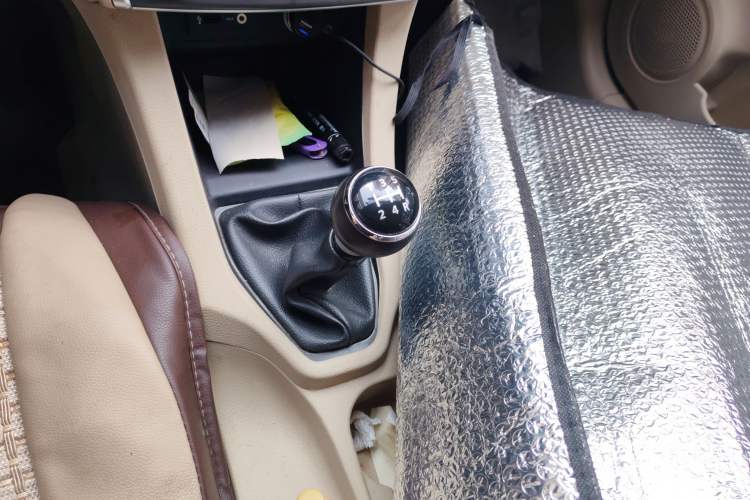 Used Soueast V6 Lingshi 2014 1.5L Manual Luxury Edition for Women Gear Lever