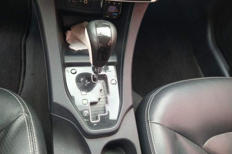 Used Soueast V6 Lingshi 2014 1.5T CVT FunControl Edition Gear Lever