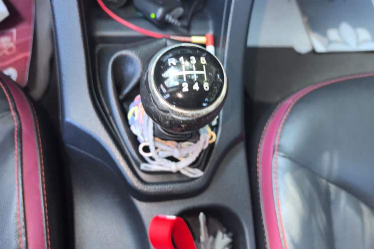Used Soueast V6 Lingshi 2014 1.5T Manual Qukong Edition Gear Lever