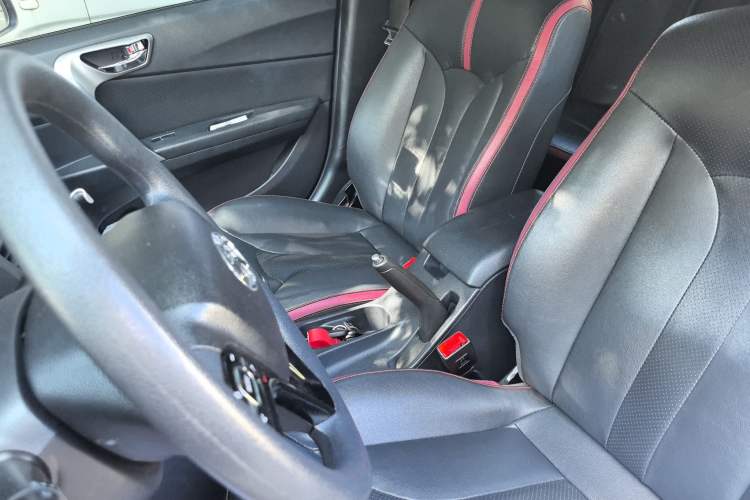 Used Soueast V6 Lingshi 2014 1.5T Manual Qukong Edition Left Front Seat
