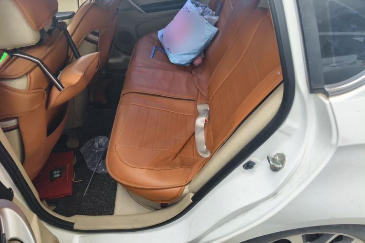 Used Soueast V6 Lingshi 2014 1.5L Manual Luxury Edition for Women Left Rear Seat