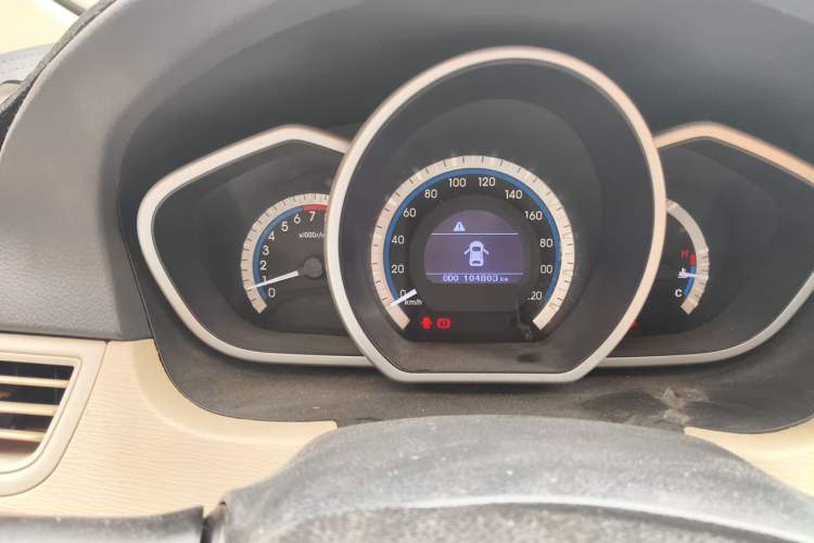 Used Soueast V6 Lingshi 2014 1.5L Manual Luxury Edition for Women Odometer Close Up